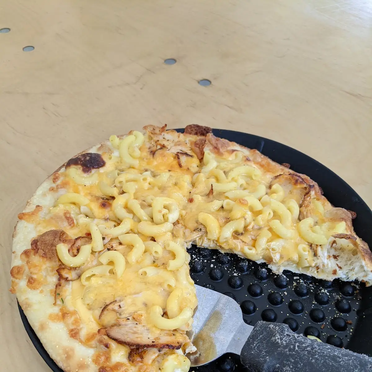 Mac and Cheese Pizza