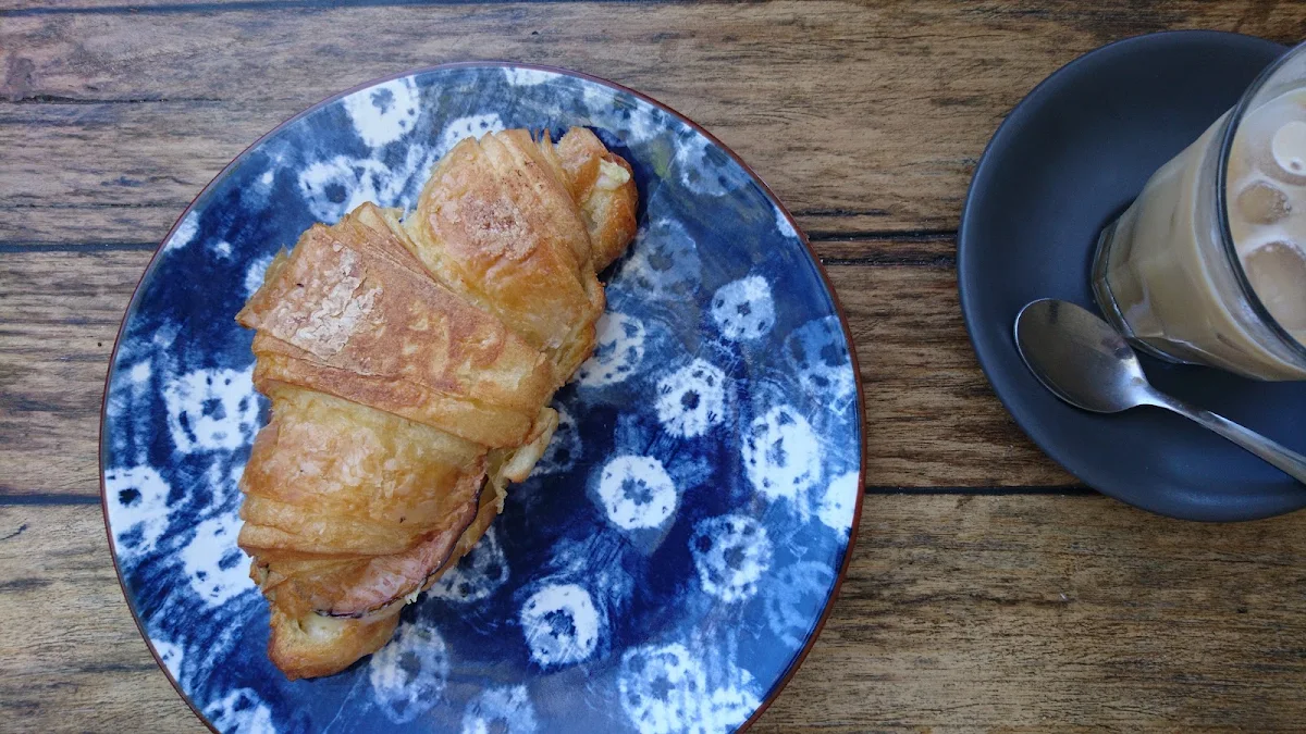 Highlights, Hampton Corner Cafe/Bakery