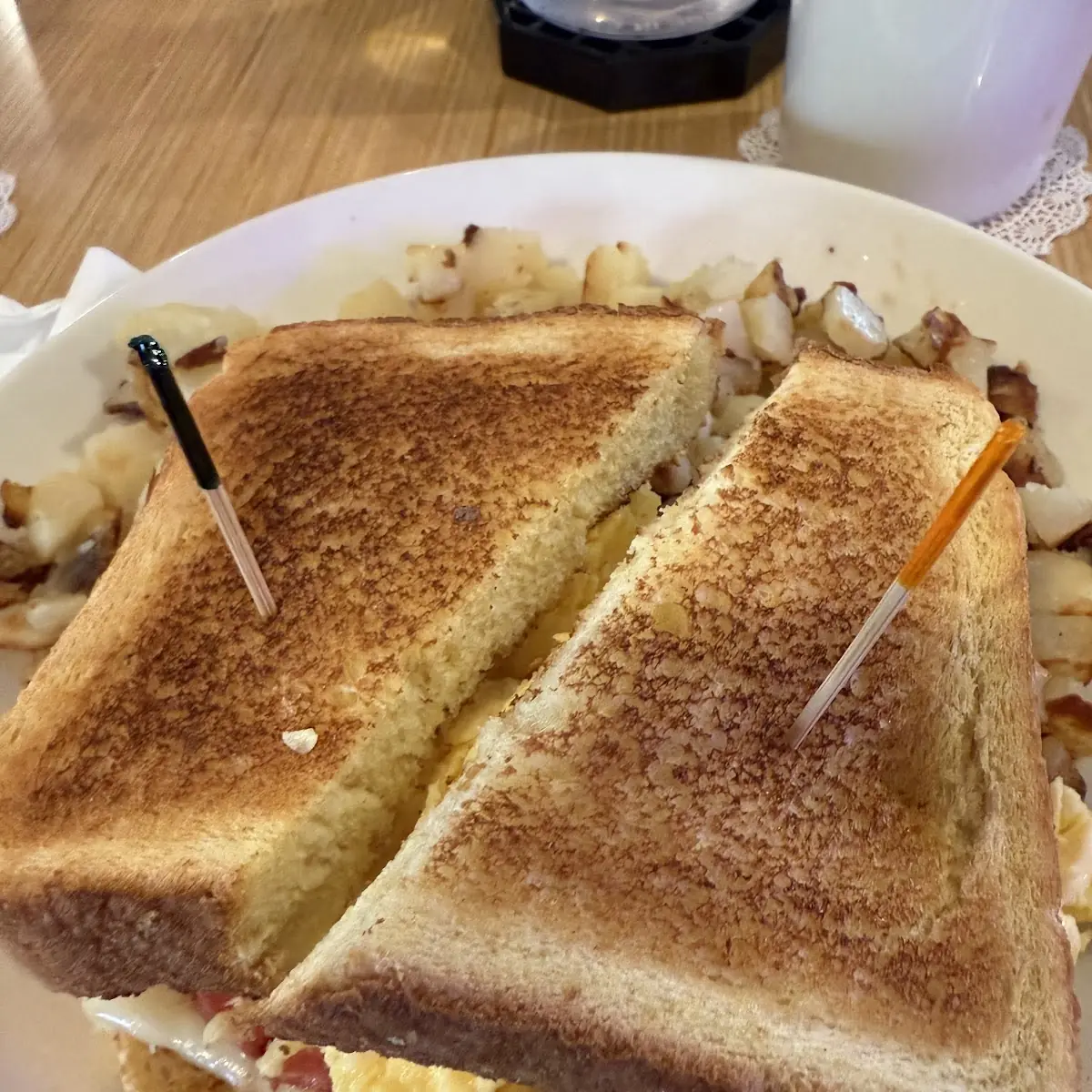 Scrambled Eggs with Mazzarella and Tomato Sandwich