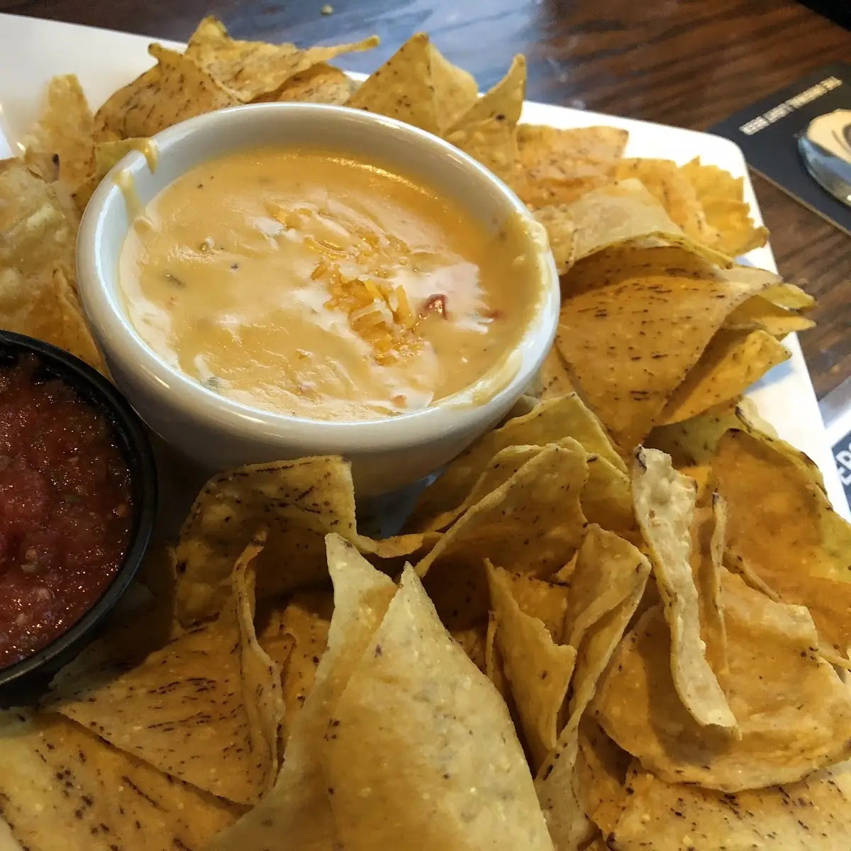 Chips Queso & Salsa