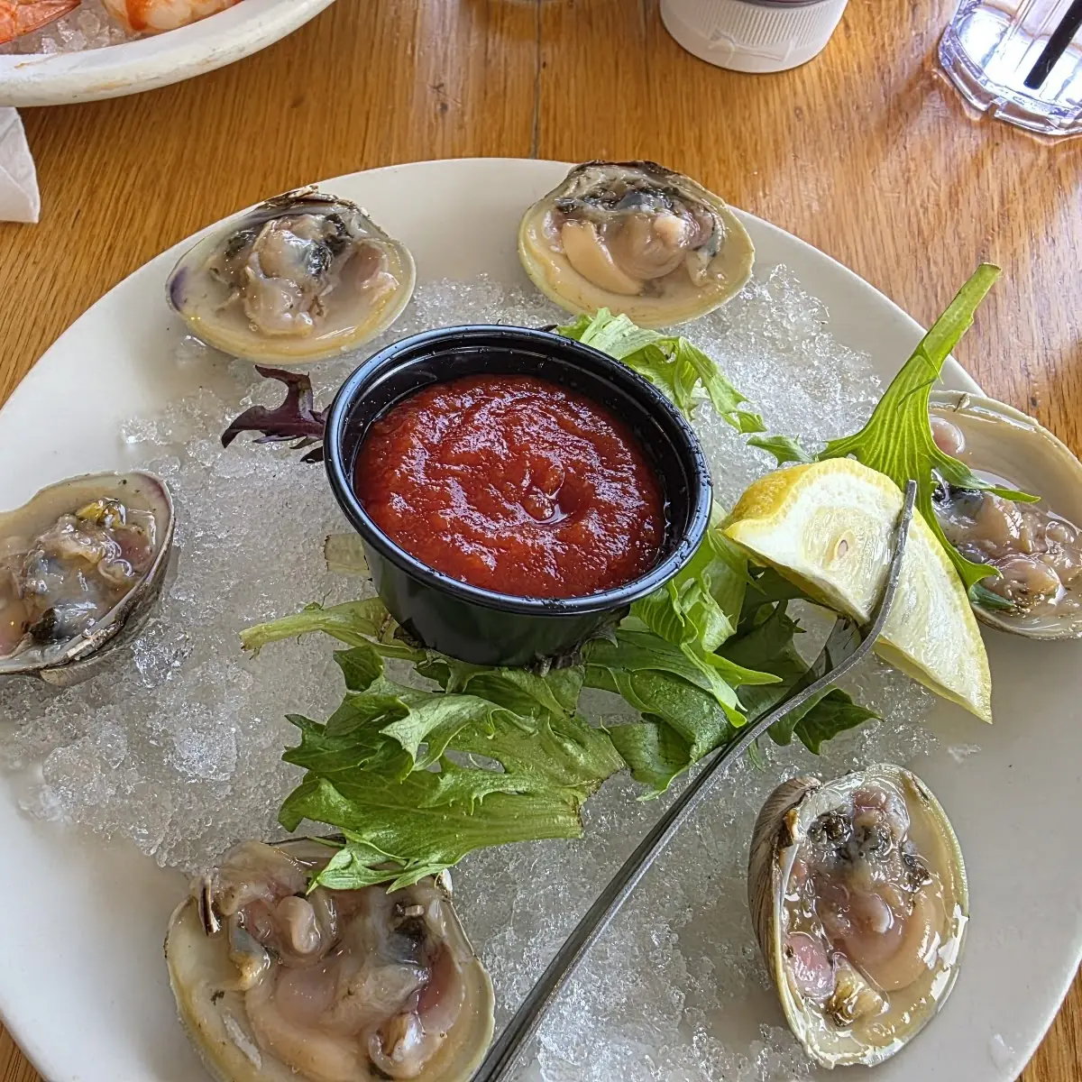 Raw Little Neck Clams Mkt