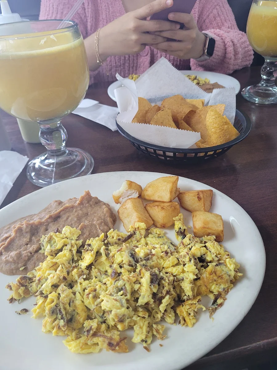 Machacado Con Huevos Revueltos