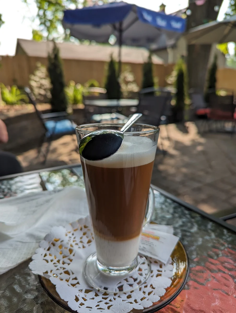 Cappuccino, Broken English Bistro