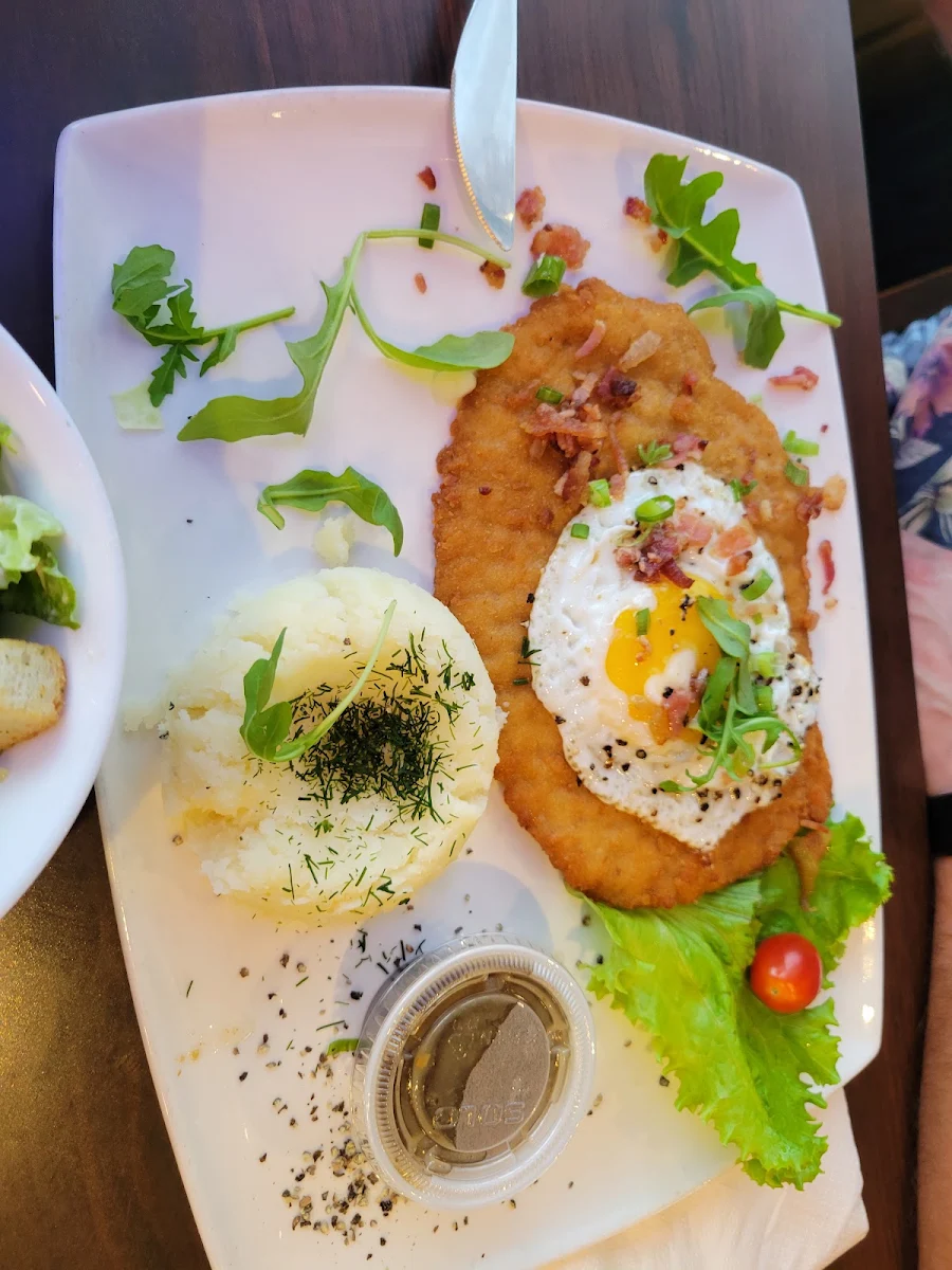 Hunter Schnitzel, Broken English Bistro