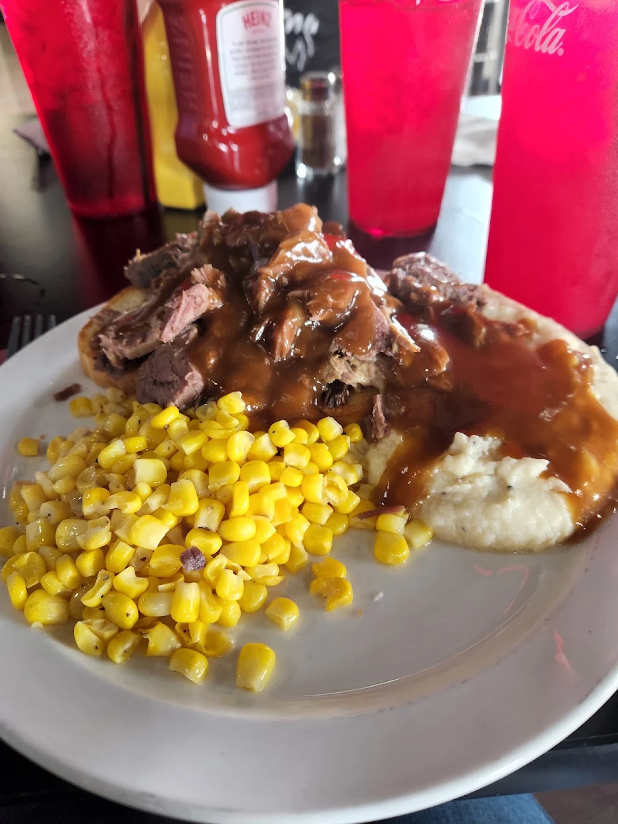 Hot Beef with Mashed Potatoes and Gravy