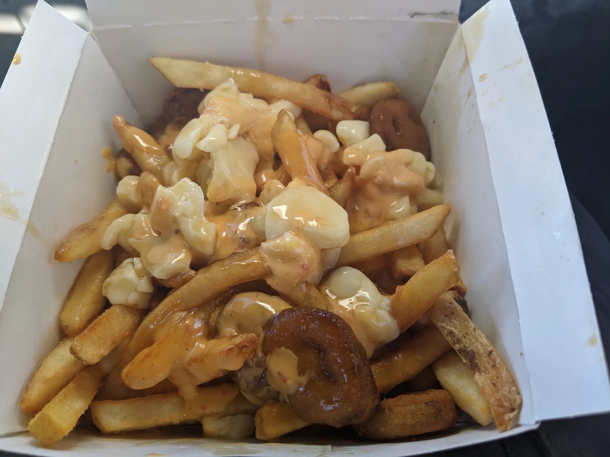 Regular Classic Poutine, Harvey's
