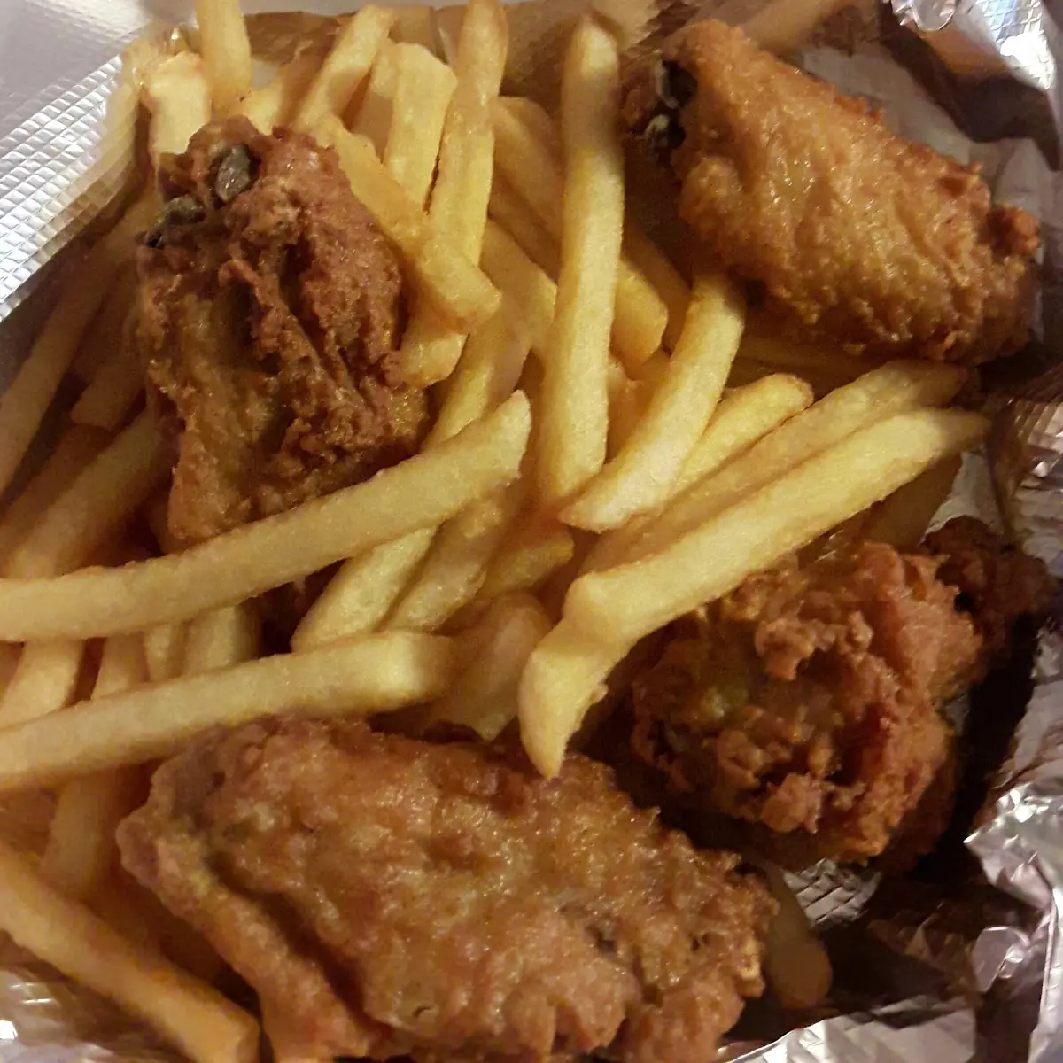 Chicken Wings with Fries
