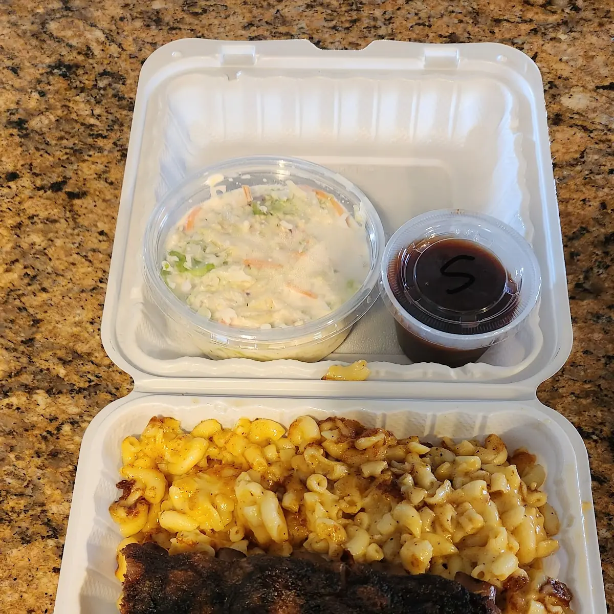Ribs with Smoked Mac and Cheese