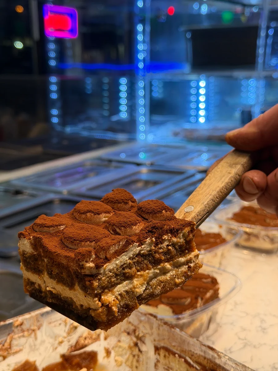 Tiramisu, Mardin Restaurant - Shawarma & Kebab