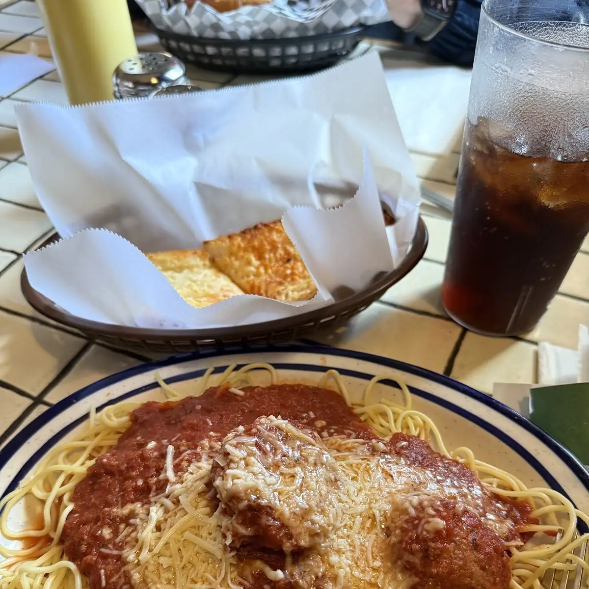 Spaghetti & Meatballs with Cheese Bread