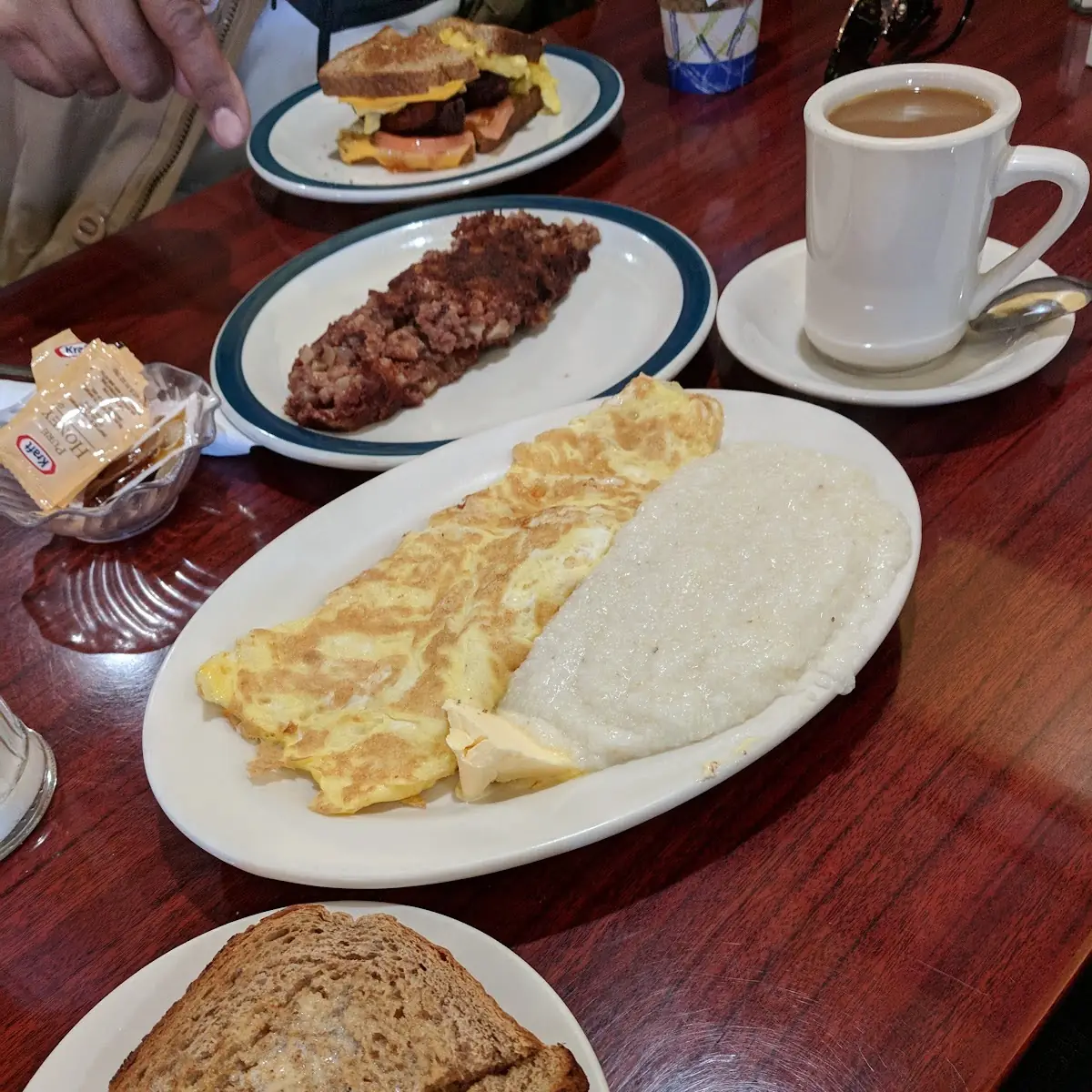 Cheddar Cheese Scrambled Eggs and Grits with Bacon
