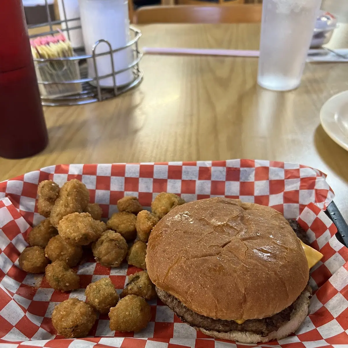 Cheeseburger with Tater Tots