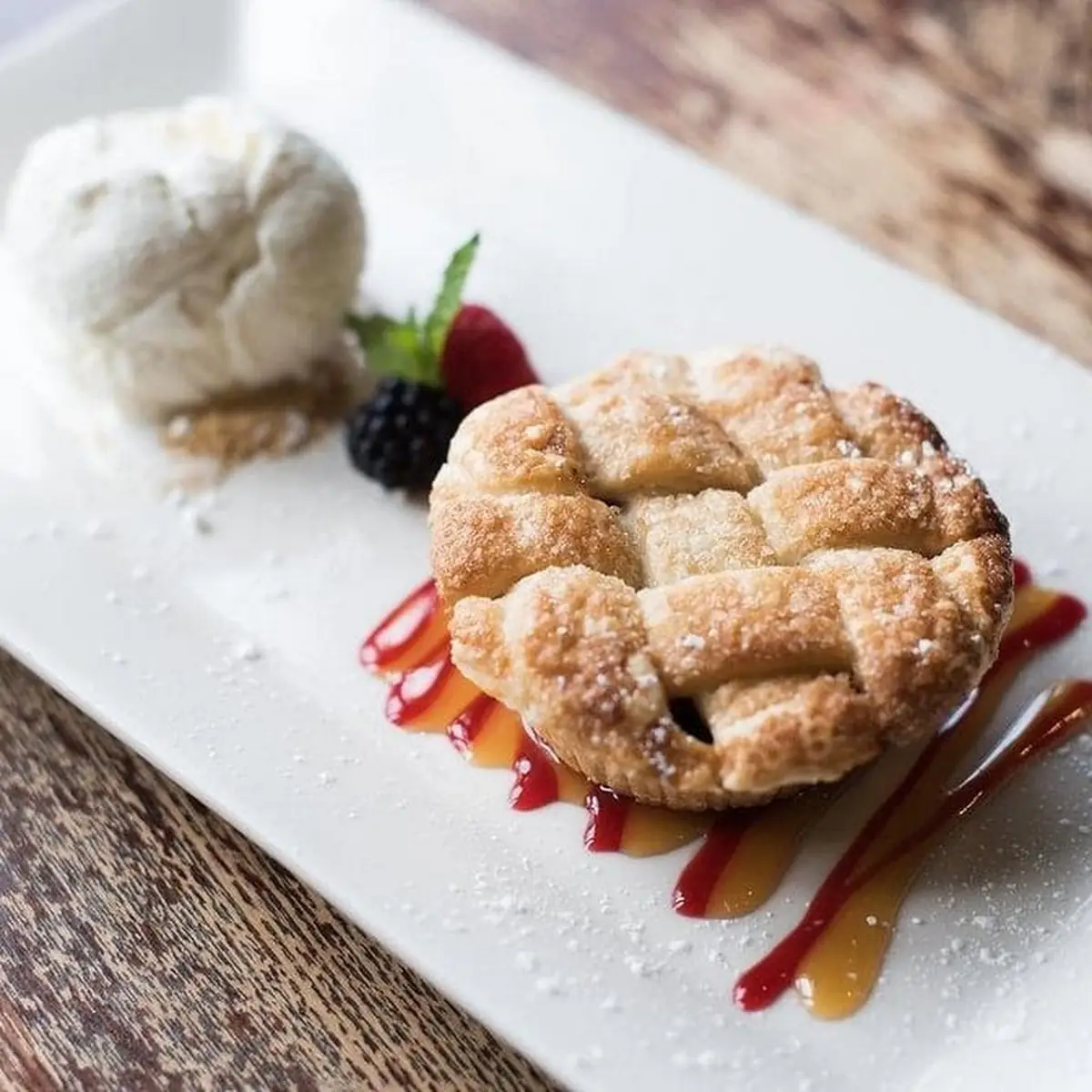 Mini Apple Pie w Vanilla Ice Cream