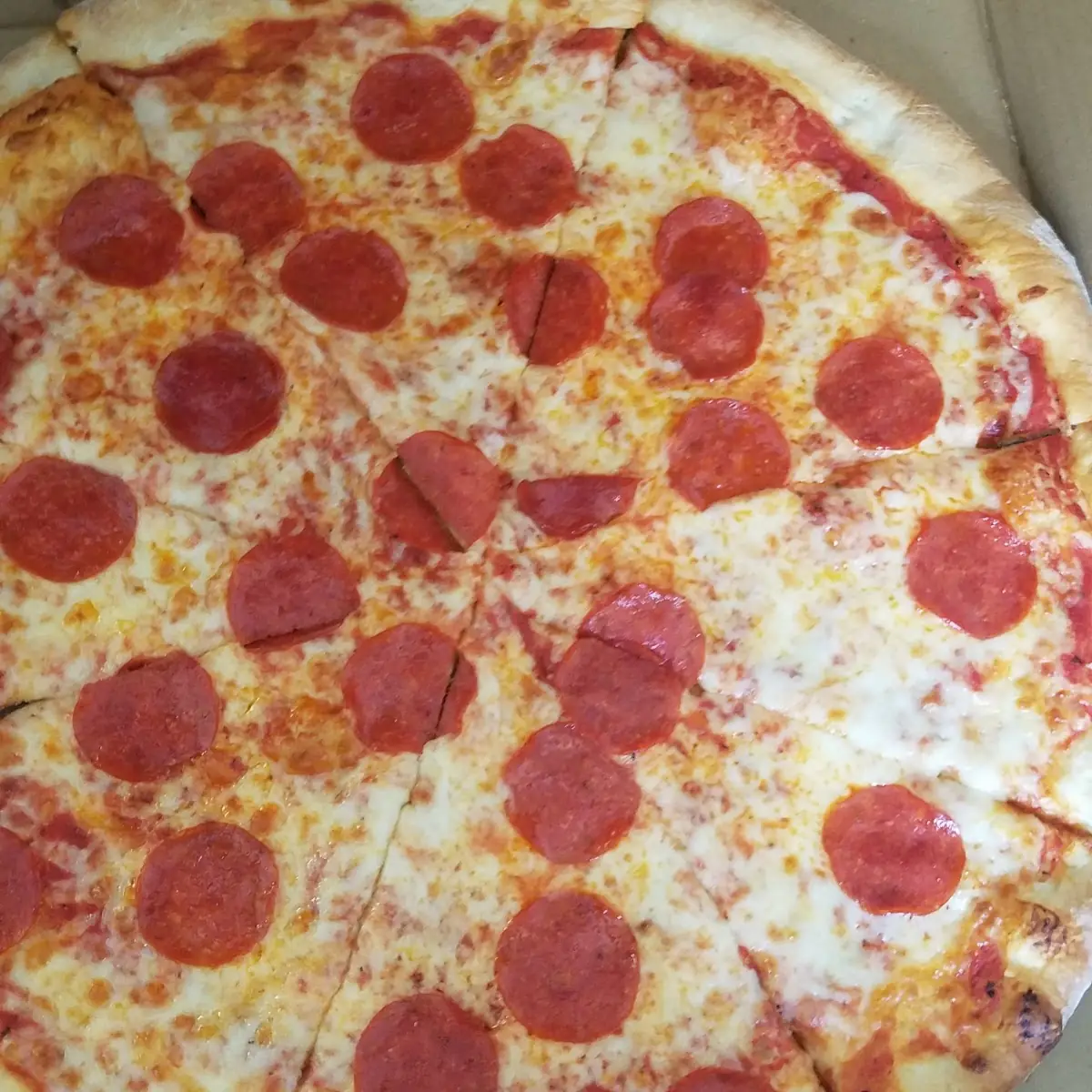 Large Pepperoni Pizza