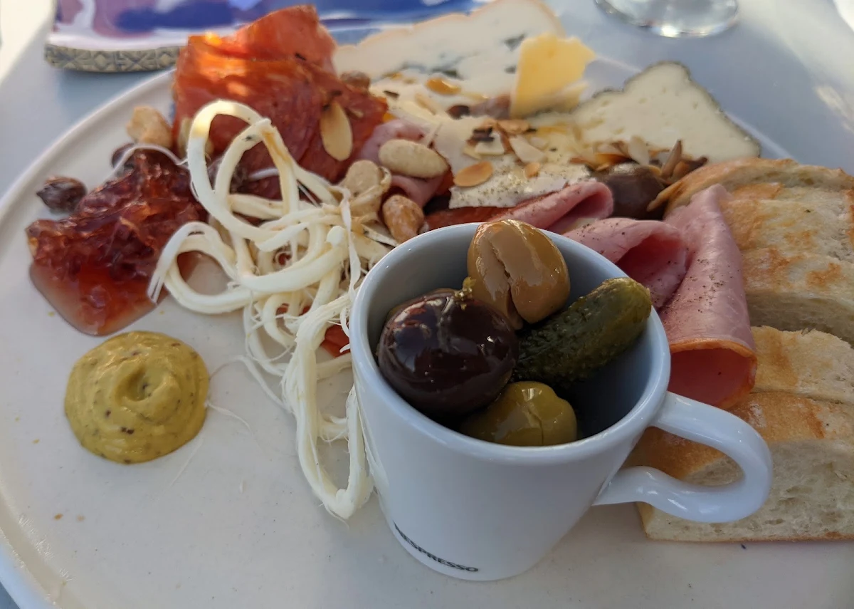 Table Des Fromages, La Marina Resto Bar
