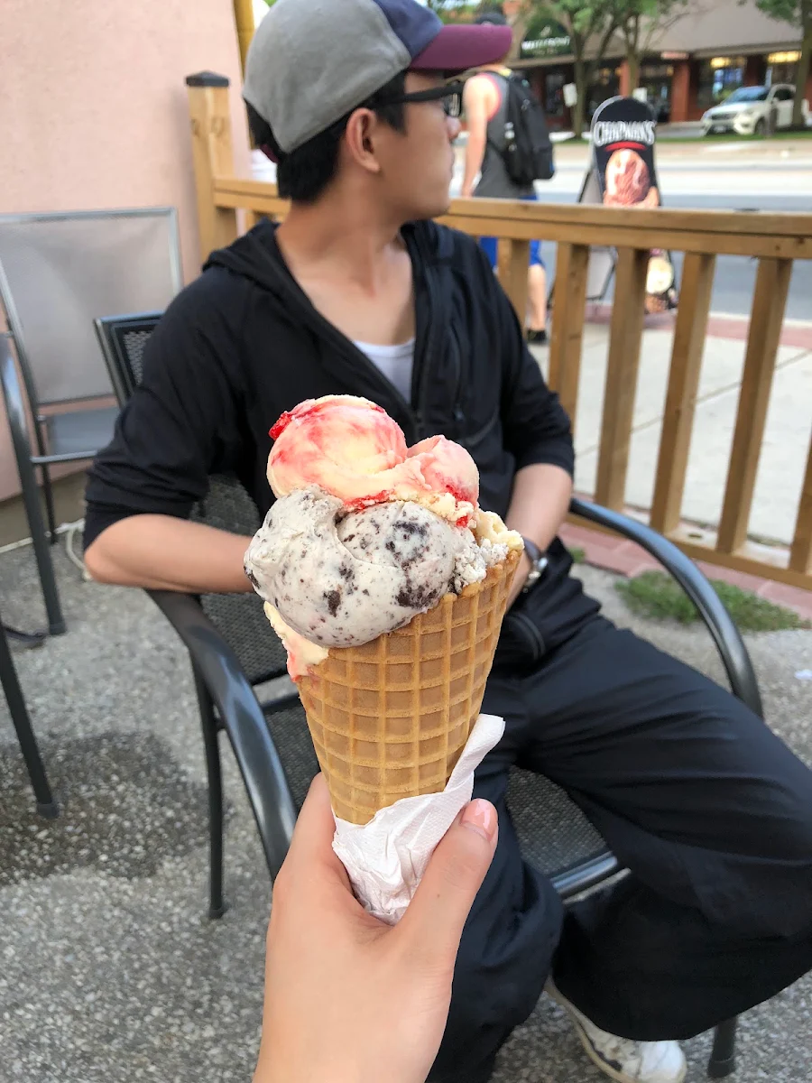 Highlights, Lakeshore Ice cream cafe