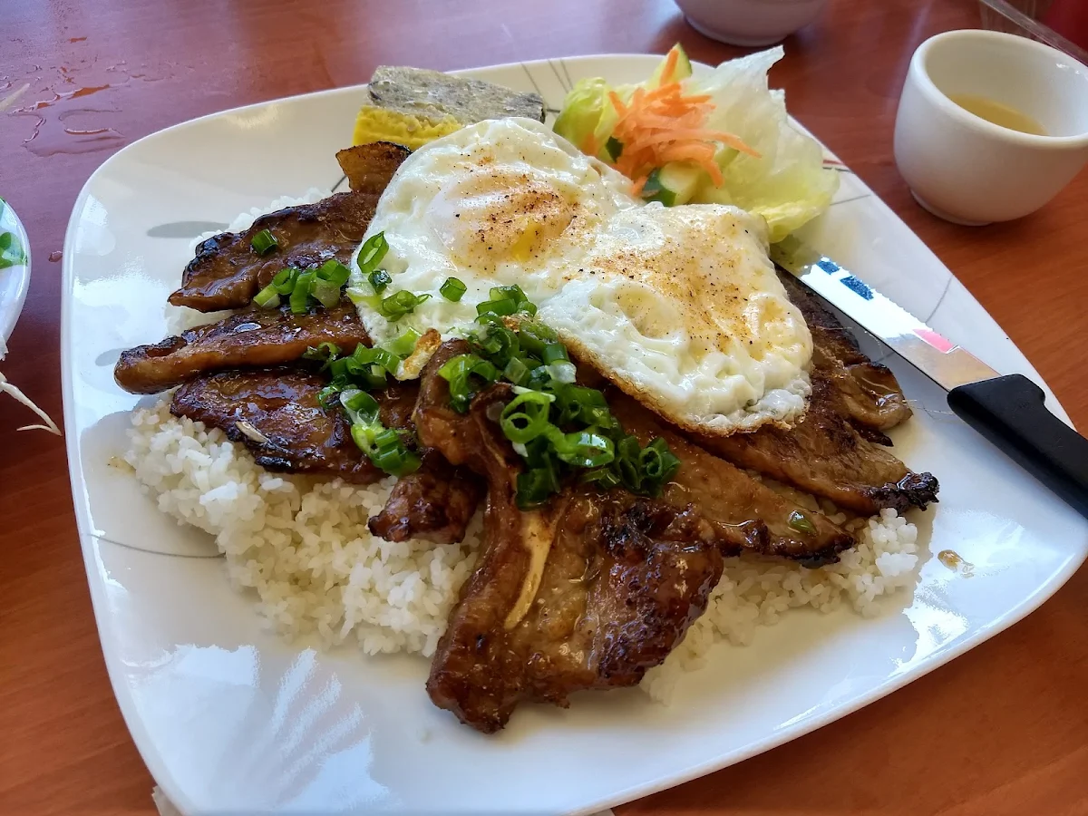 Grilled Pork Steamed Rice Com Suon Nuong, Xu Hue Restaurant
