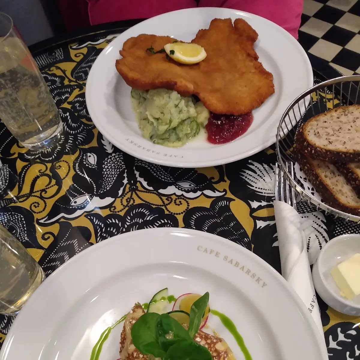 Wiener Schnitzel Mit Erdäpfel - Gurkensalat