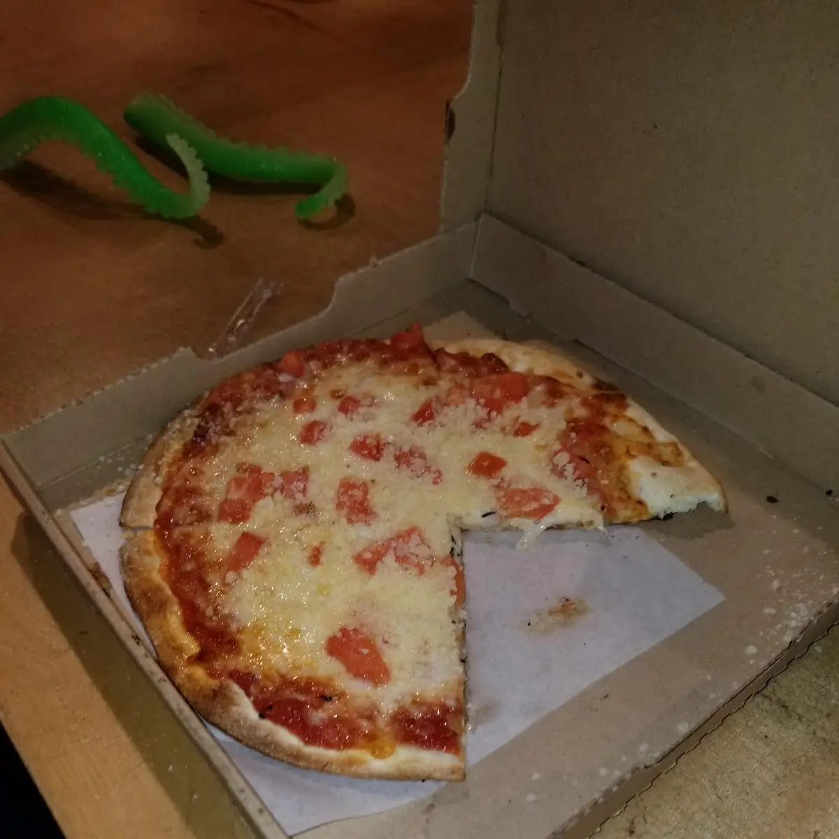Cheese Pizza with Tomatoes