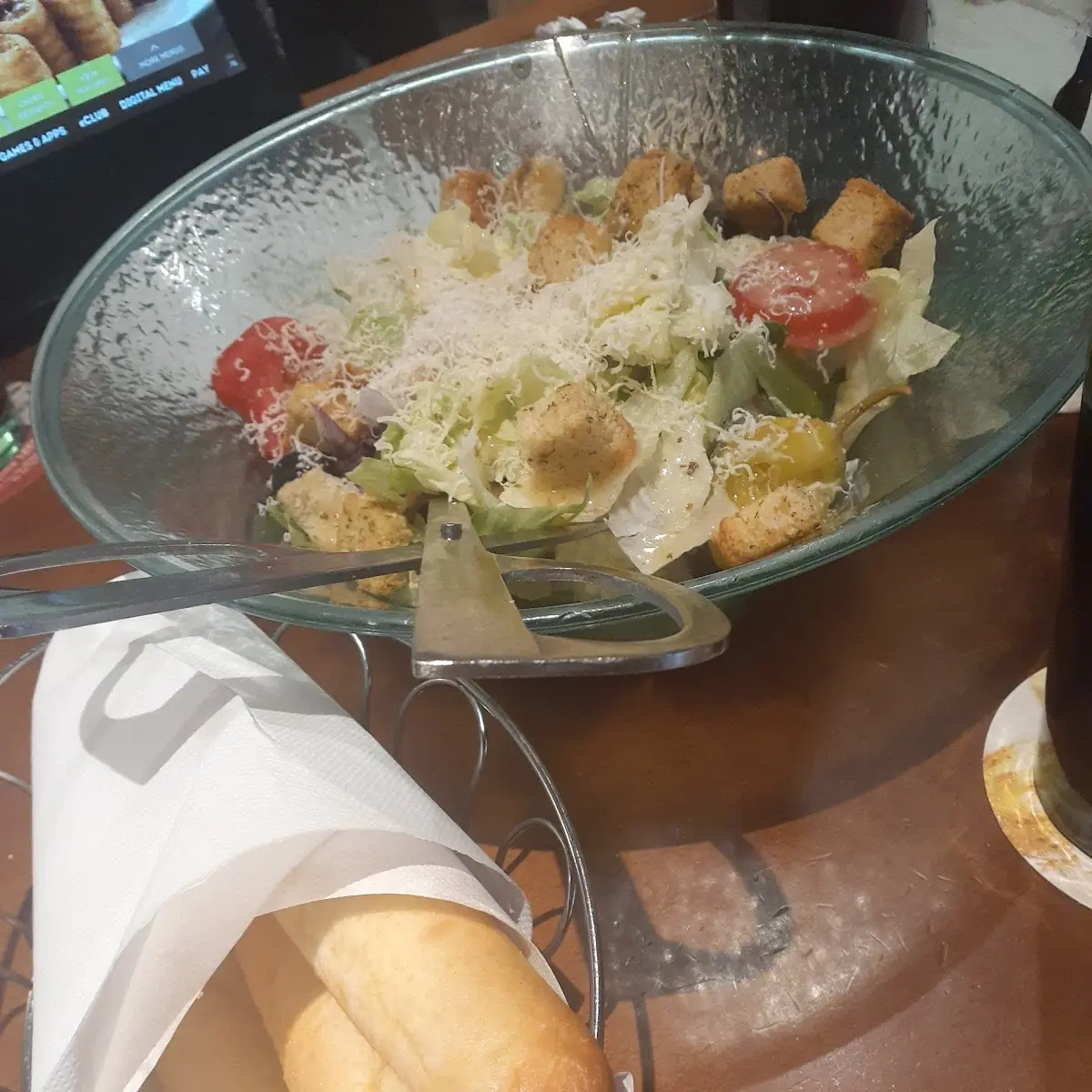 Salad & Breadsticks