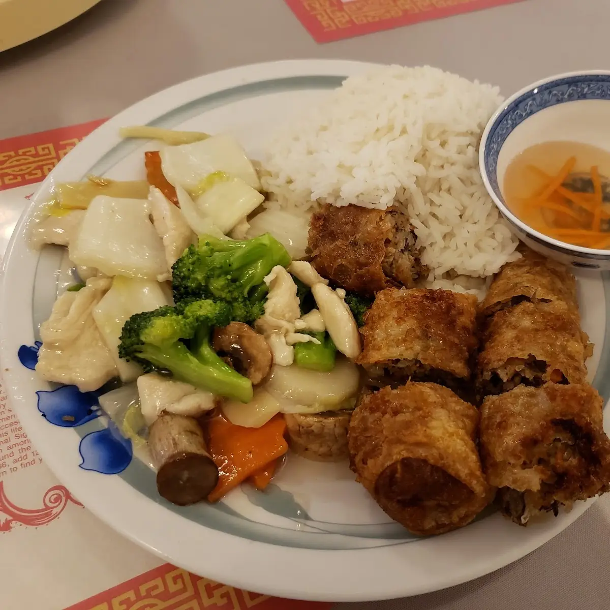 122cv Chicken Vegetable with Vietnamese Spring Roll & Steam Rice