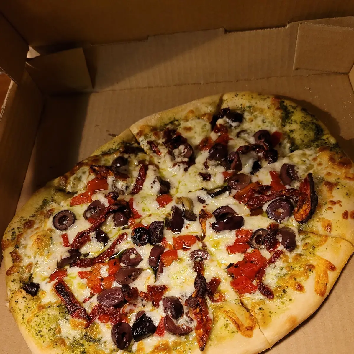 Pesto and Sun-Dried Tomato Pizza