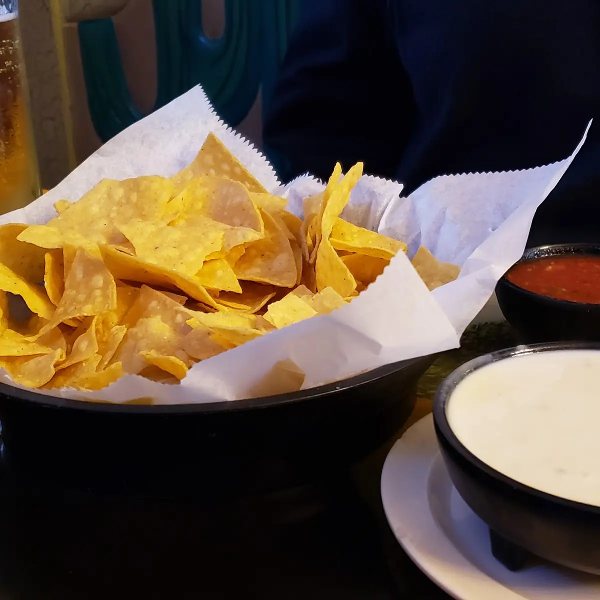 Chips Salsa Queso