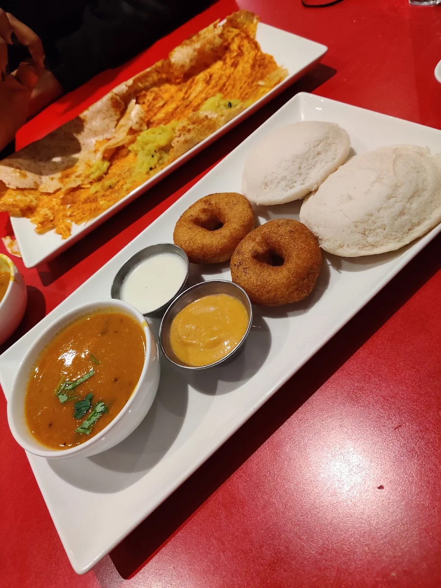 Idli Vada Combo, Sri Periyava Dosa Bhavan
