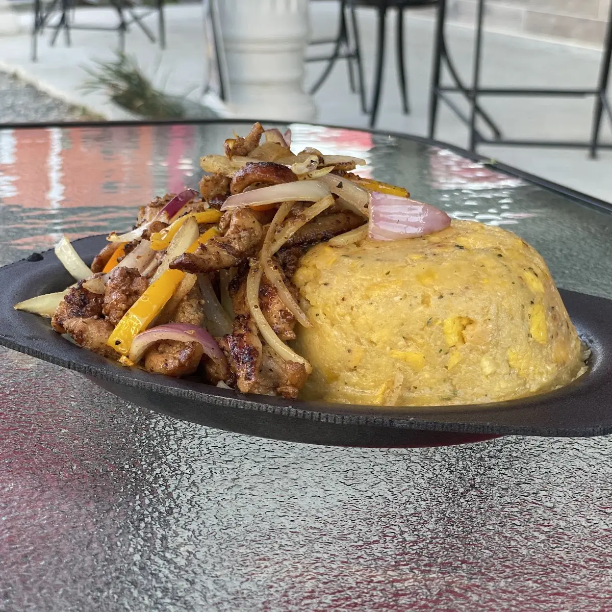 Mofongo Con Pollo Salteado