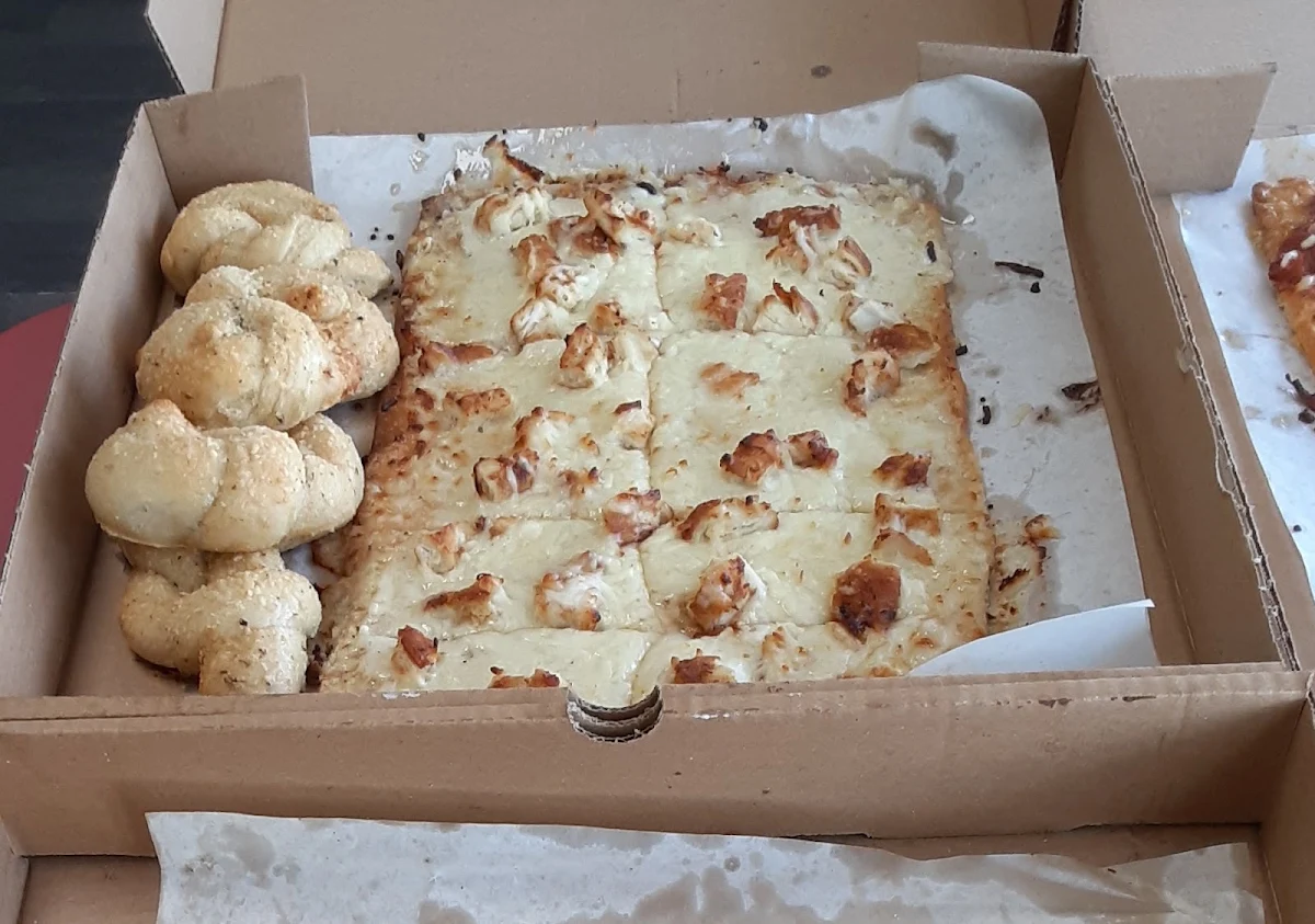 Chicken Alfredo Pizza