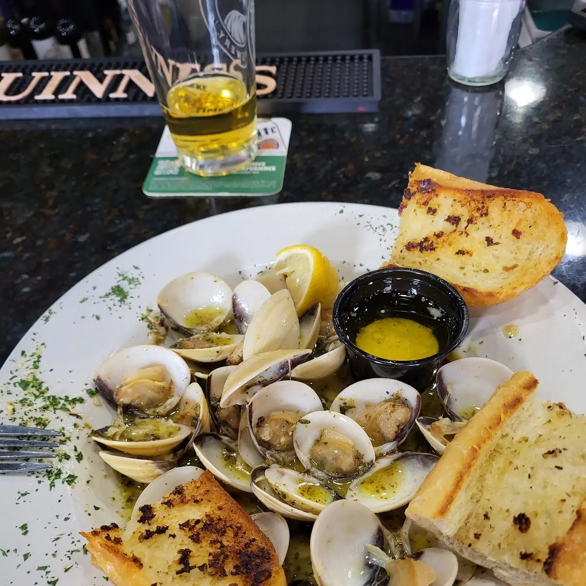 Clams in White Wine Garlic Sauce