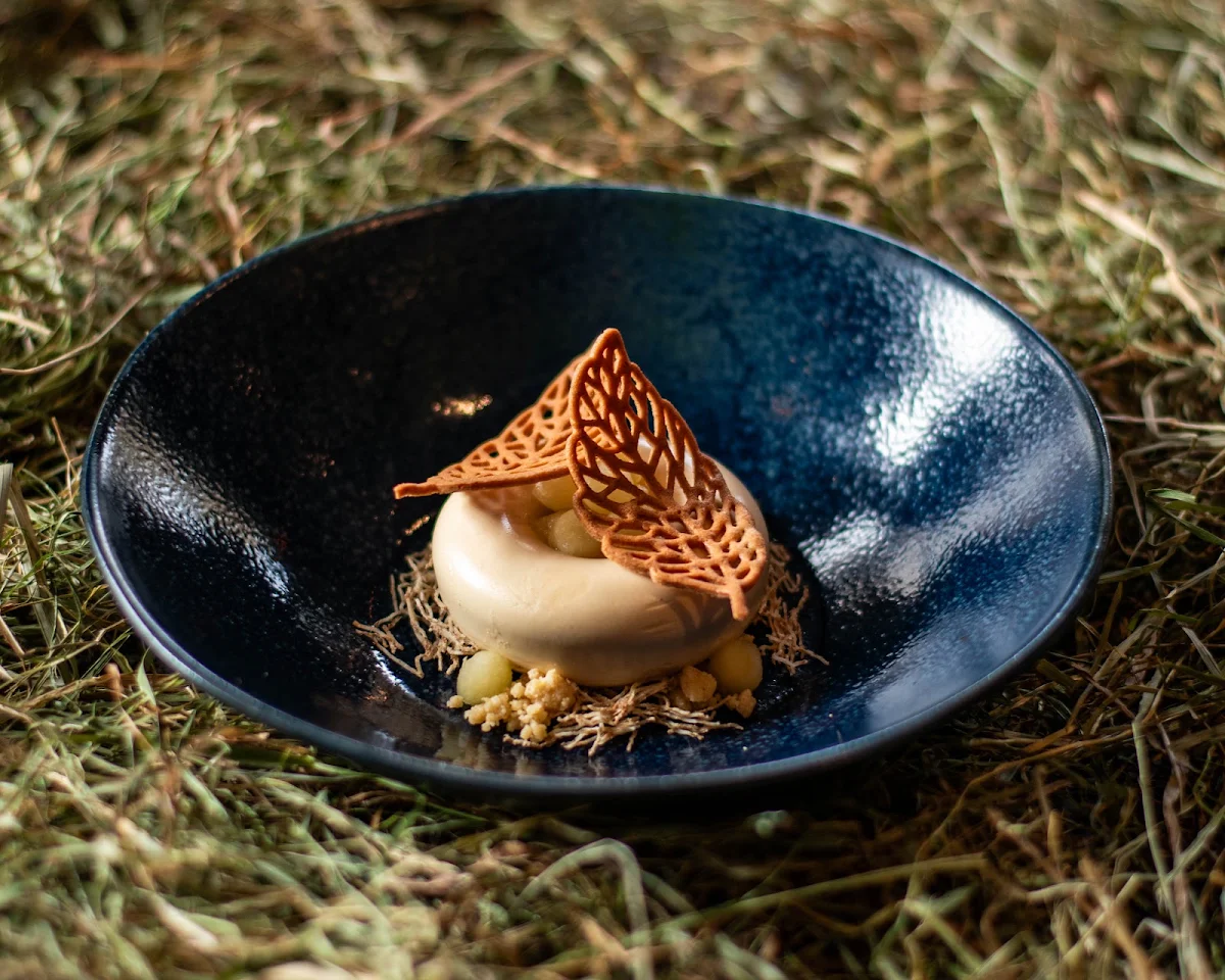 Earl Grey Cremeux, The Courtney Room