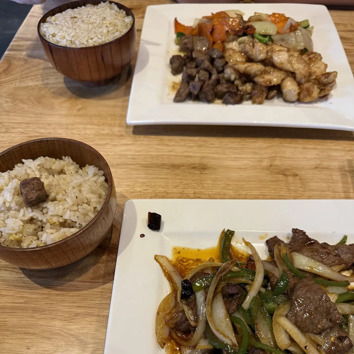 R2. Beef Shank Noodle Soup R2. 牛腱汤面