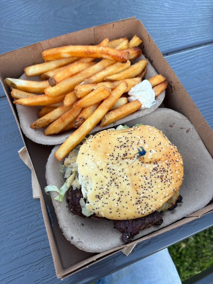 Highlights, Dyment's Burgers