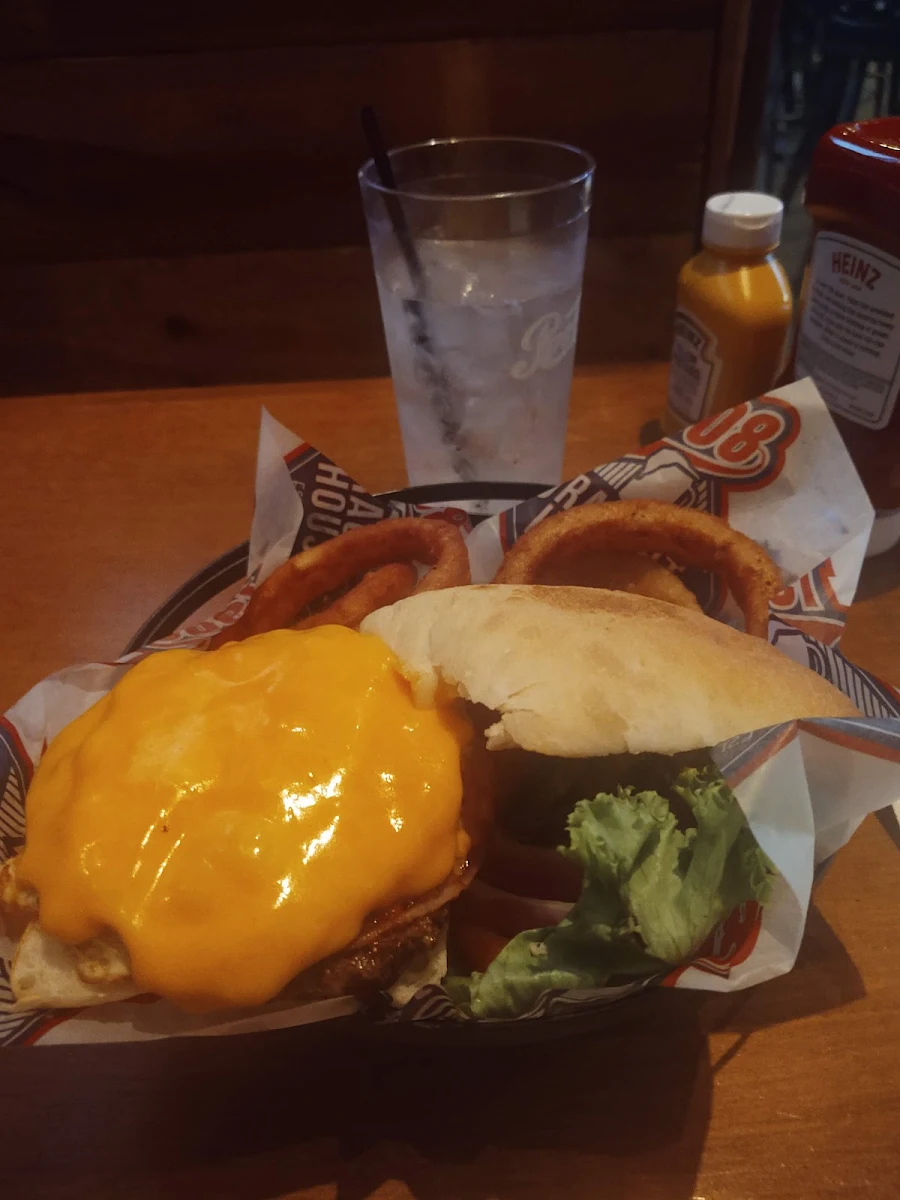 Me Burger with Onion Ring Side