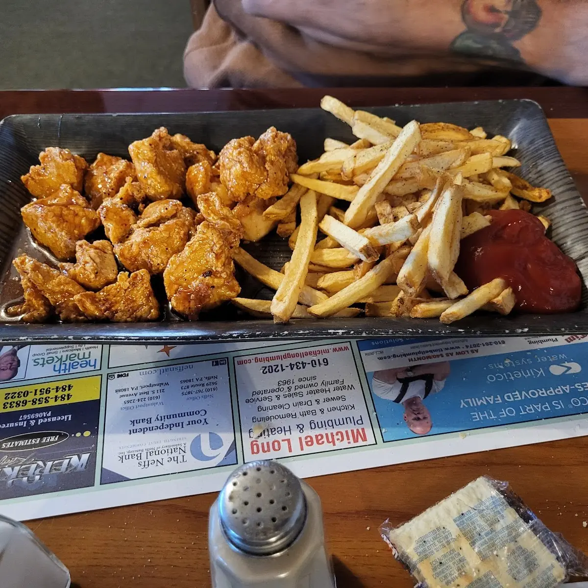 Boneless Wings and Fries