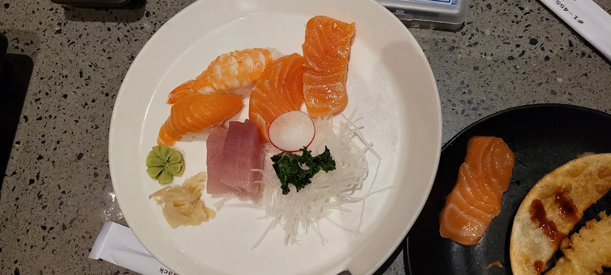 Deluxe Sashimi 18 Pieces