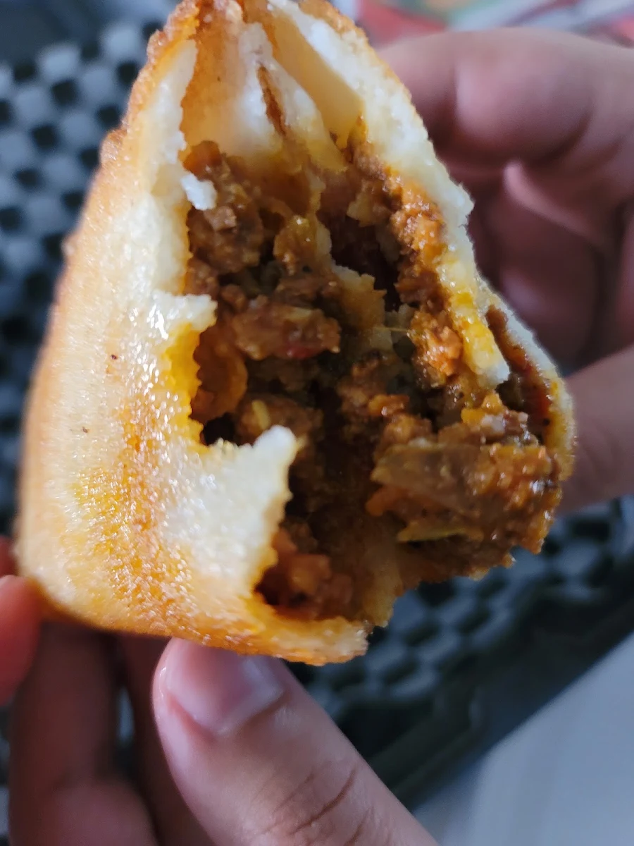 Black Beans & Veggies Empanada (1 Piece & 1 Sauce)