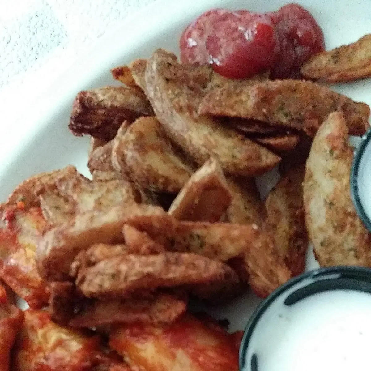 Hot Wings & Potato Wedges