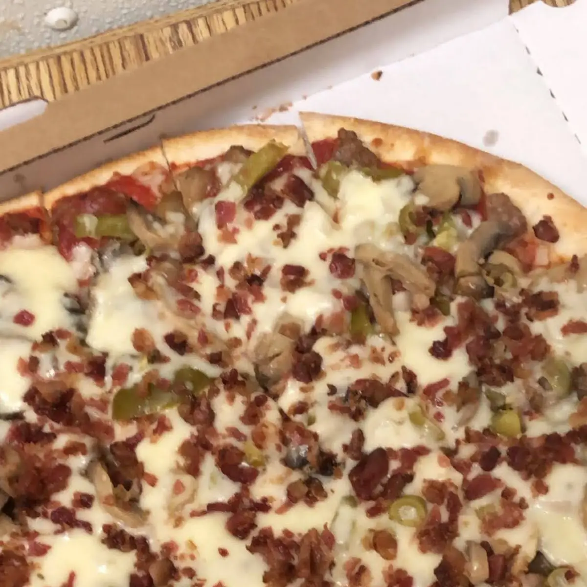 Deluxe Pizza