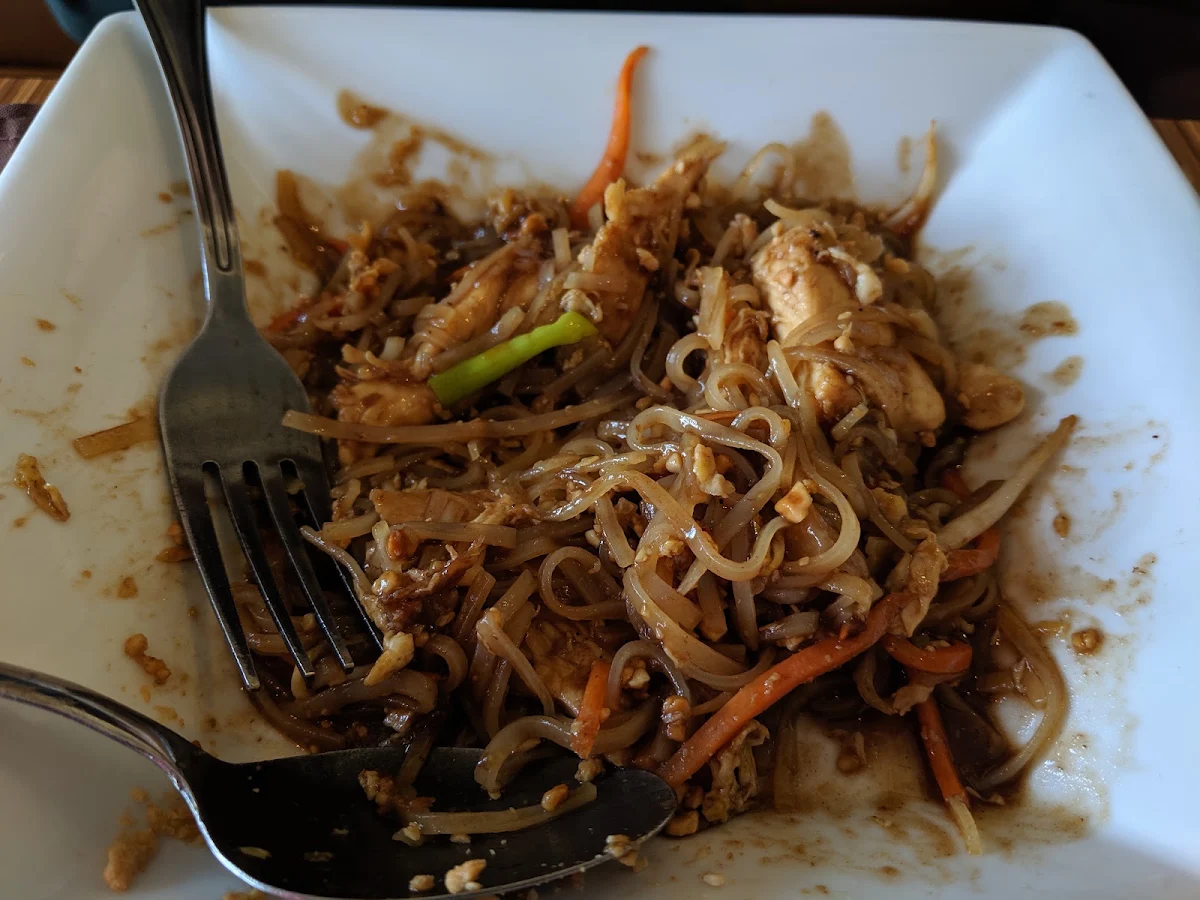LS Chicken Pad Thai