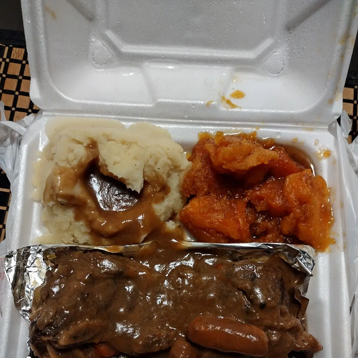 Beef Short Ribs w Mashed Potatoes & Yams