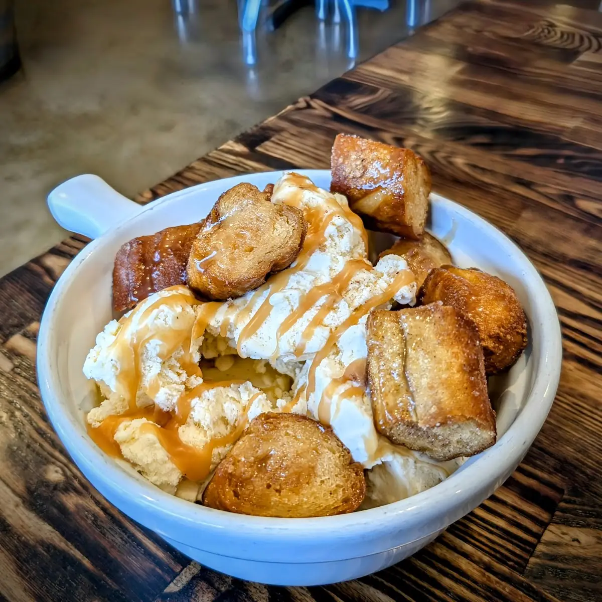 Carmel Pretzel a La Mode