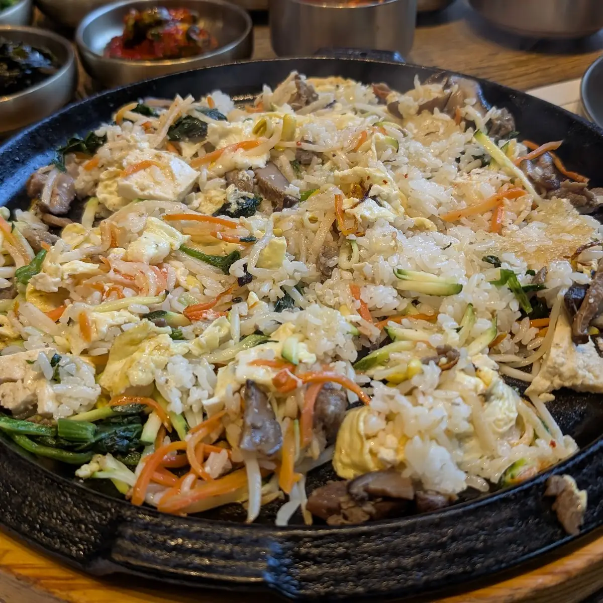 R3. 낙지김치 비빔밤 / Spicy Squid Octopus Kimchi Bibimbap