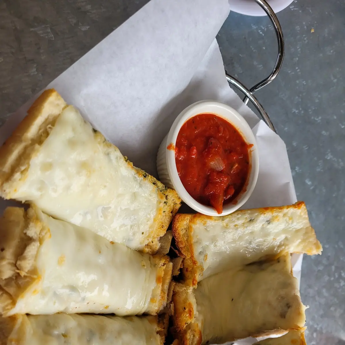 Gino's Homemade Lasagna Wit Garlic Bread