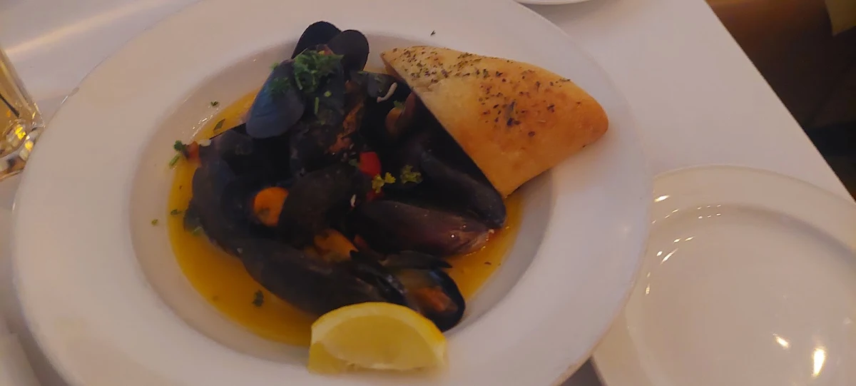 Steamed Mussels, Giorgio's Cuccina