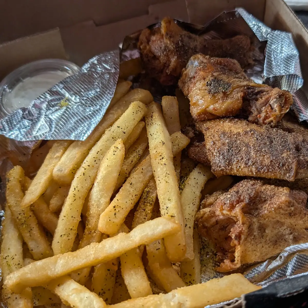 Chicken Wings with Fries