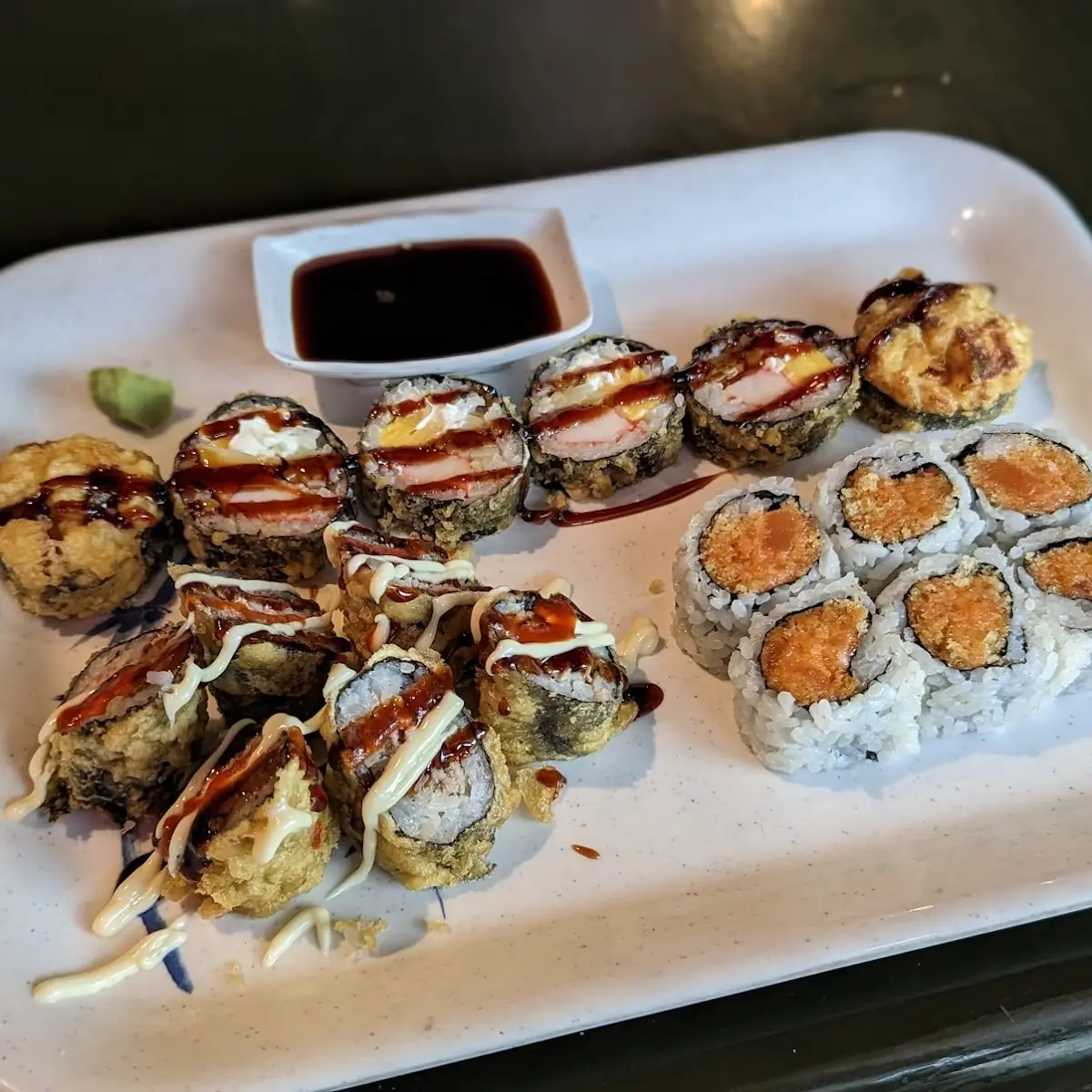 Maki Lunch 3 Rolls Spicy Salmon Volcano Dynamite