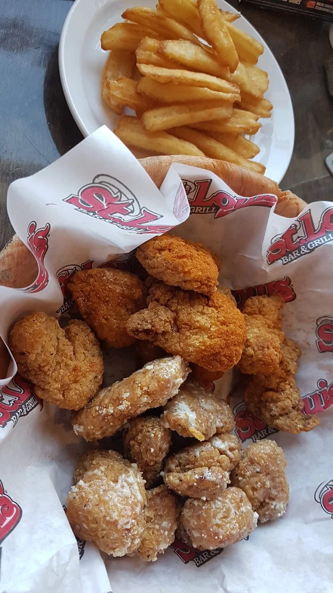 Boneless Wings and Fries, St. Louis Bar & Grill