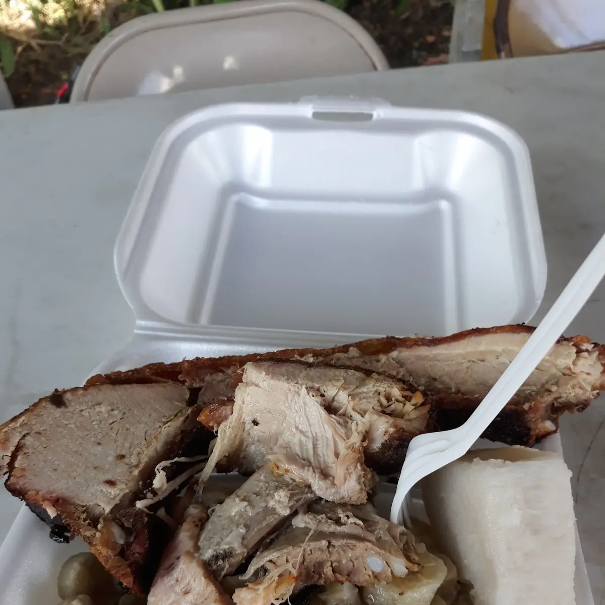 Lechon Con Guineos